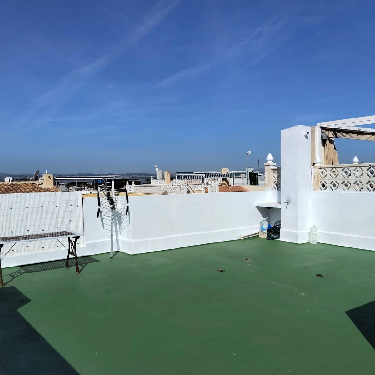 2 Zimmer Bungalow zu vermieten in El Chaparral mit Pool - 600 € (Ref: 9791258)