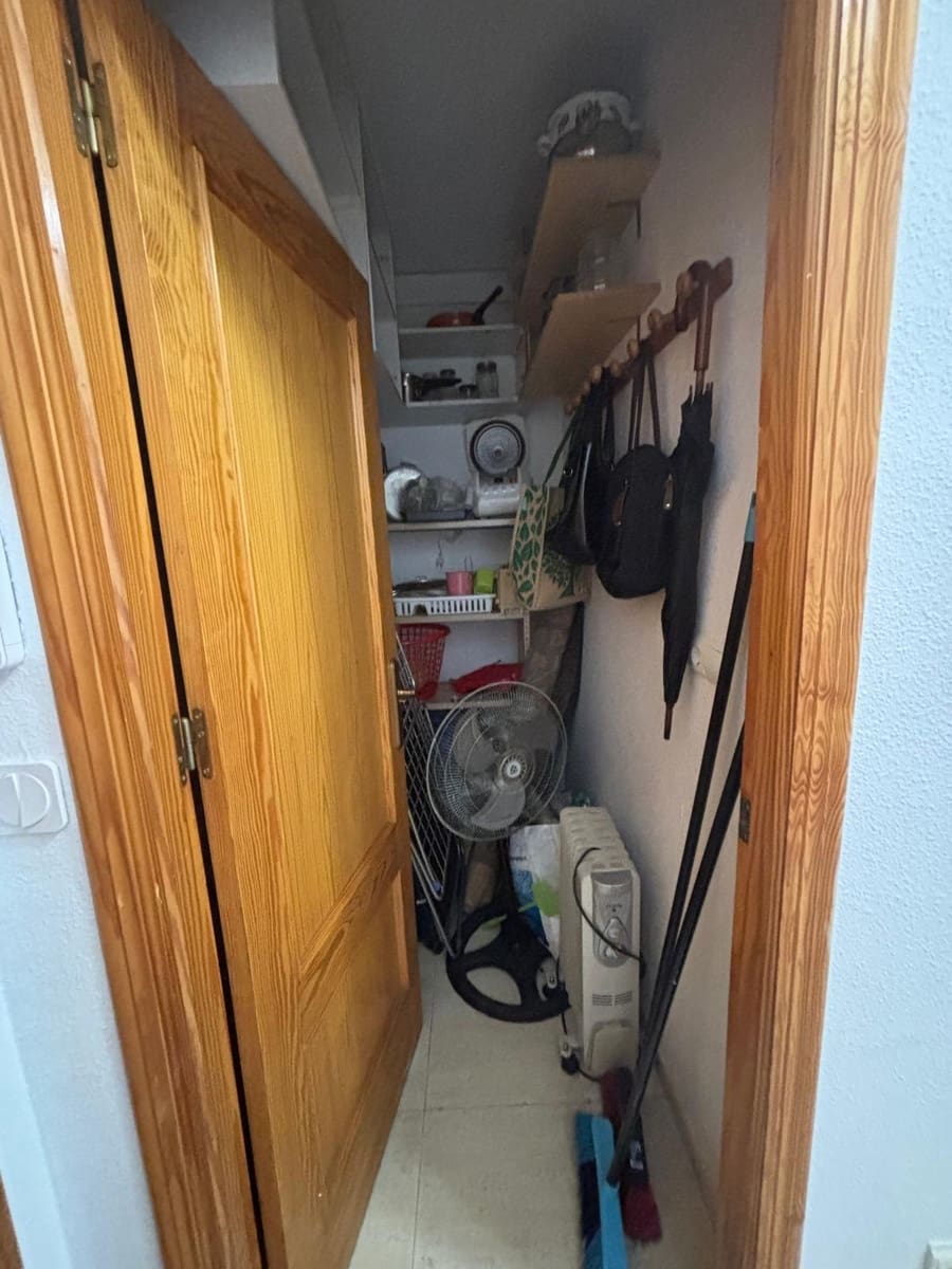 2 slaapkamer Appartement te huur in Torrevieja met zwembad - € 650 (Ref: 9794898)