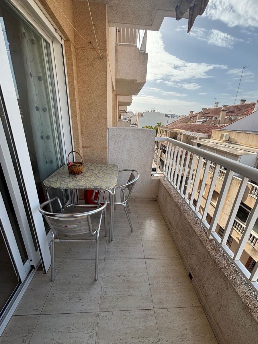 2 slaapkamer Appartement te huur in Torrevieja met zwembad - € 650 (Ref: 9794898)