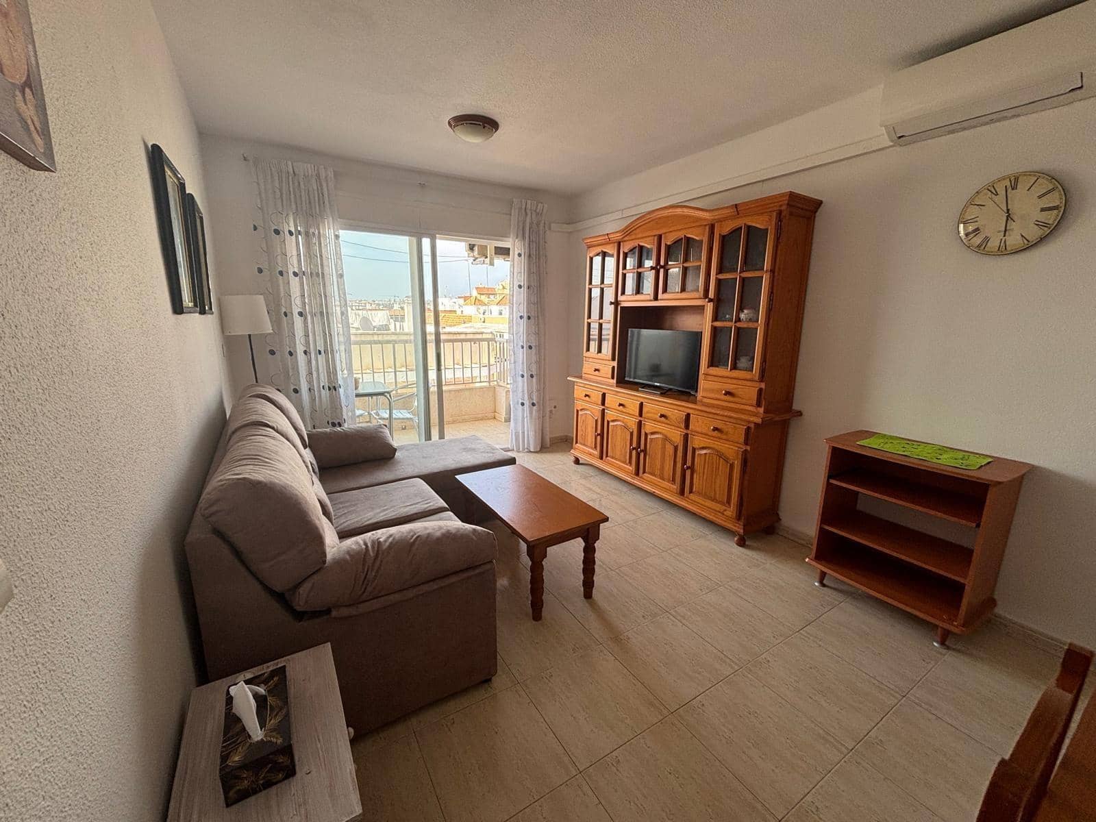 2 slaapkamer Appartement te huur in Torrevieja met zwembad - € 650 (Ref: 9794898)