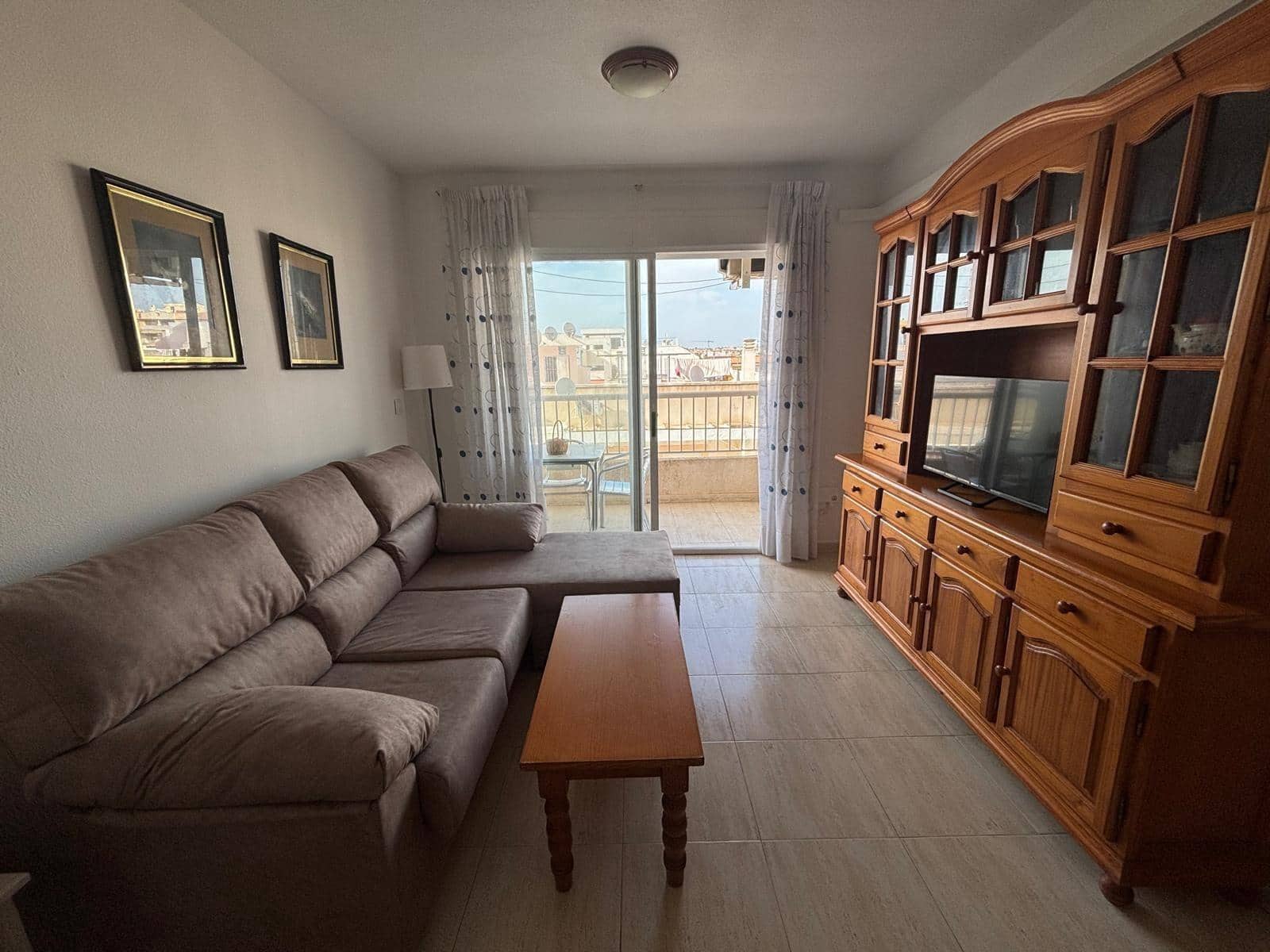 2 slaapkamer Appartement te huur in Torrevieja met zwembad - € 650 (Ref: 9794898)