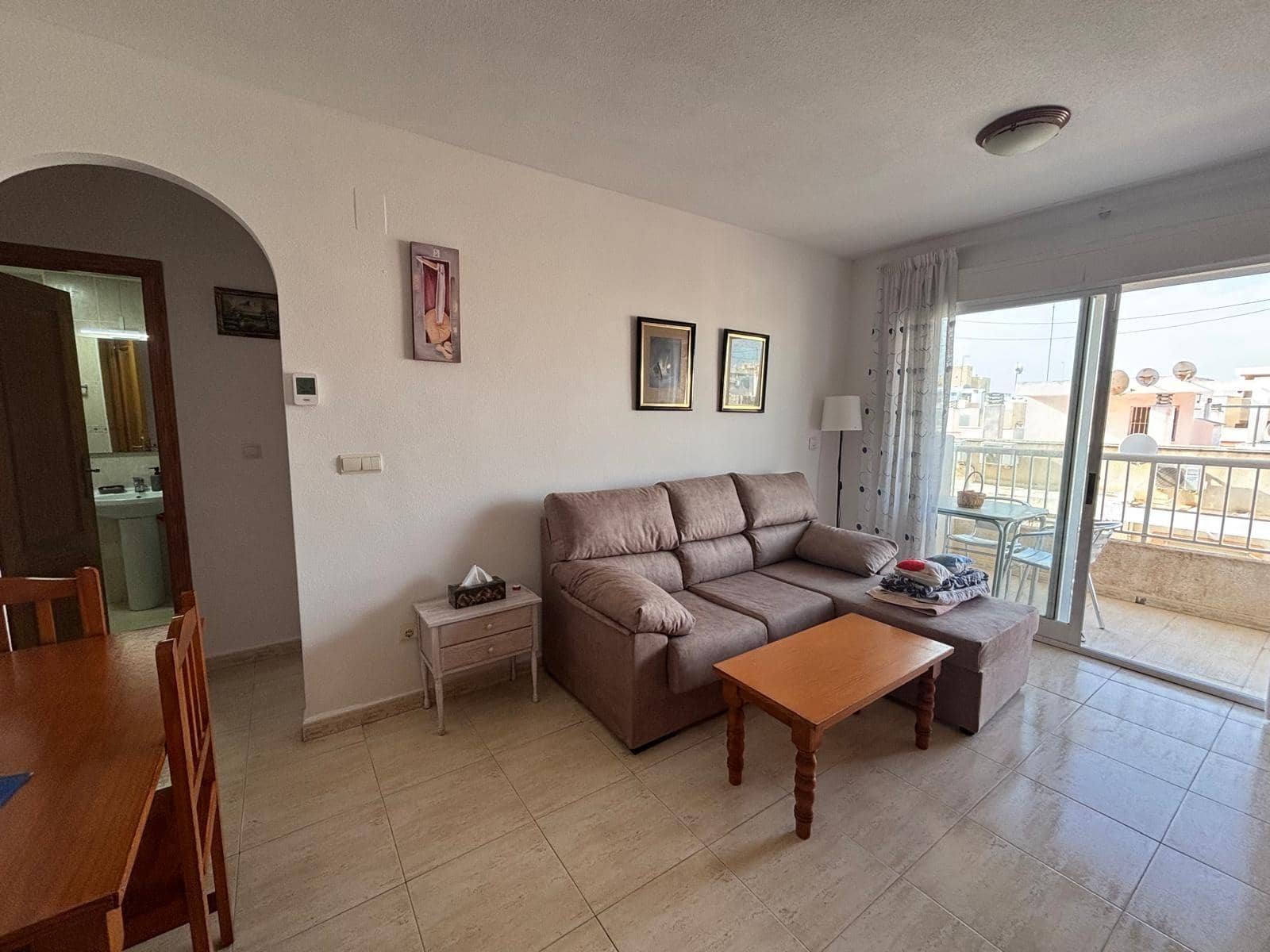 2 slaapkamer Appartement te huur in Torrevieja met zwembad - € 650 (Ref: 9794898)