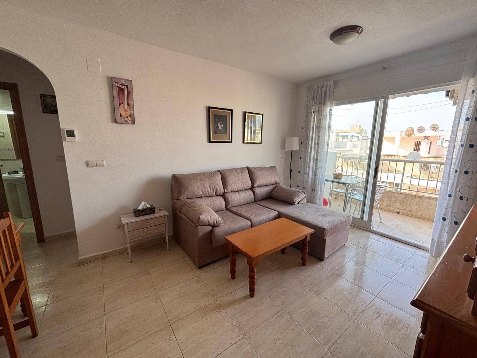 2 slaapkamer Appartement te huur in Torrevieja met zwembad - € 650 (Ref: 9794898)