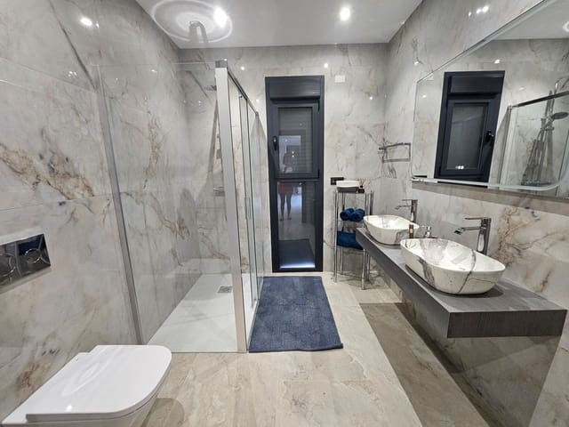 4 quarto Moradia para venda em Los Montesinos com piscina - 1 300 000 € (Ref: 9865391)