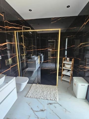 4 quarto Moradia para venda em Los Montesinos com piscina - 1 300 000 € (Ref: 9865391)