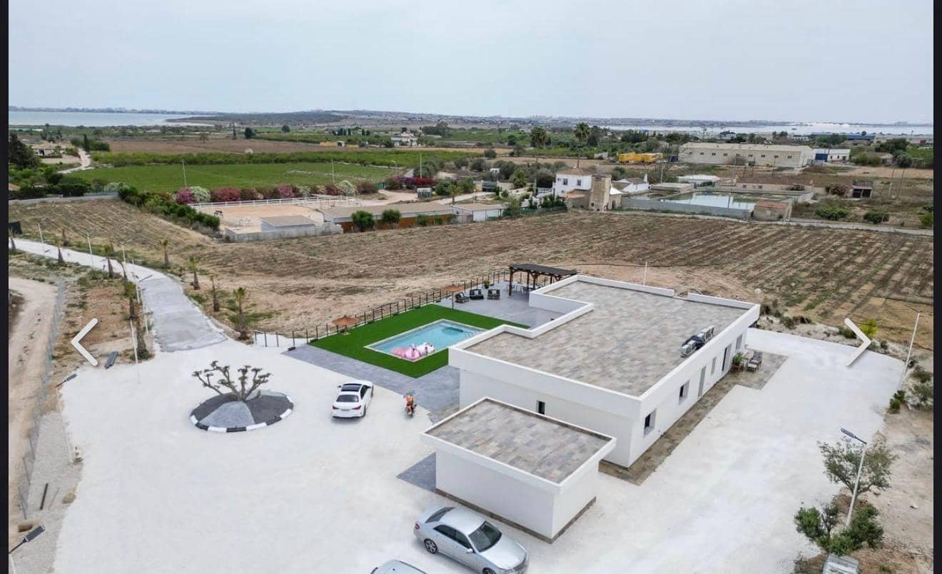 4 quarto Moradia para venda em Los Montesinos com piscina - 1 300 000 € (Ref: 9865391)