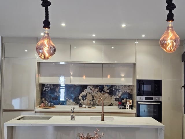 4 quarto Moradia para venda em Los Montesinos com piscina - 1 300 000 € (Ref: 9865391)