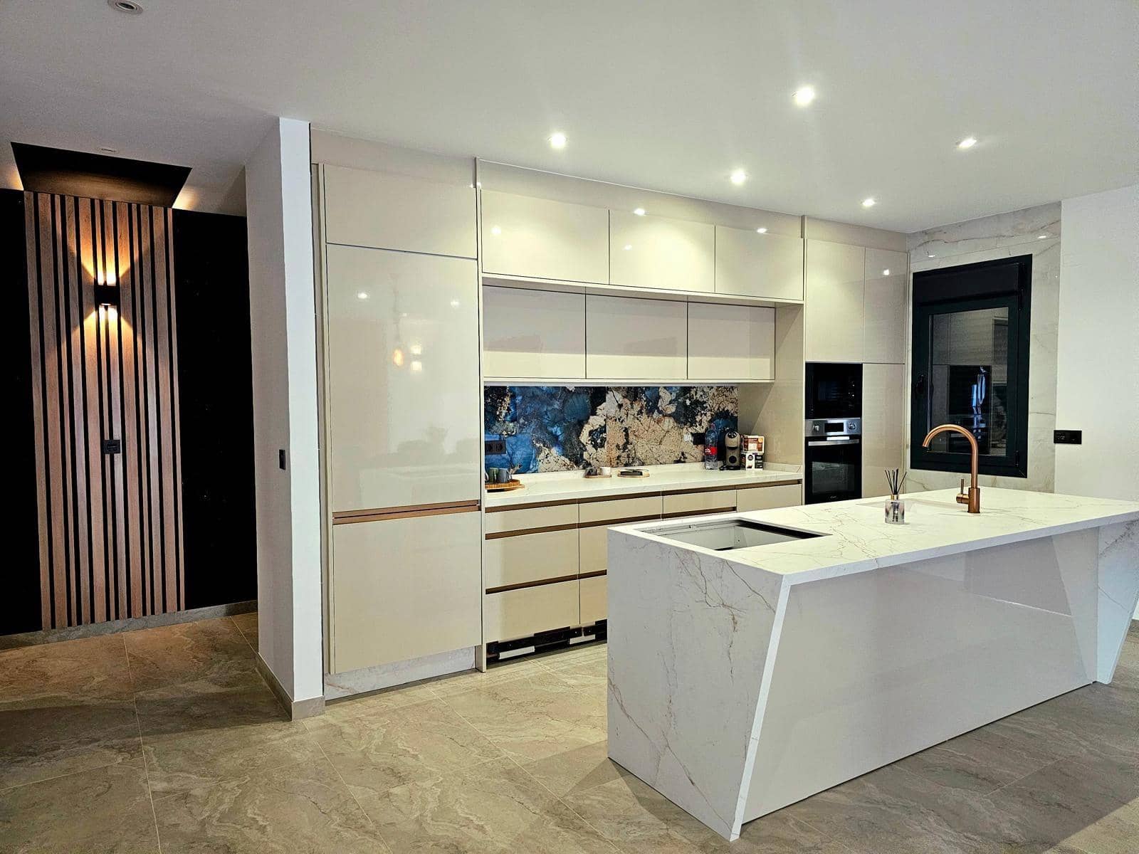 4 quarto Moradia para venda em Los Montesinos com piscina - 1 300 000 € (Ref: 9865391)