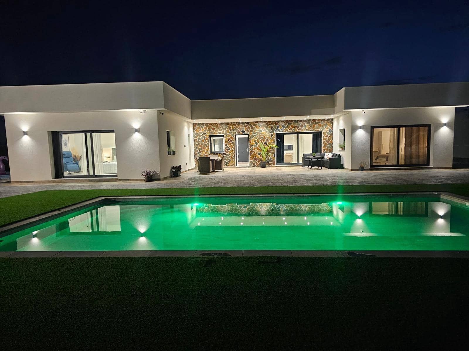 4 quarto Moradia para venda em Los Montesinos com piscina - 1 300 000 € (Ref: 9865391)
