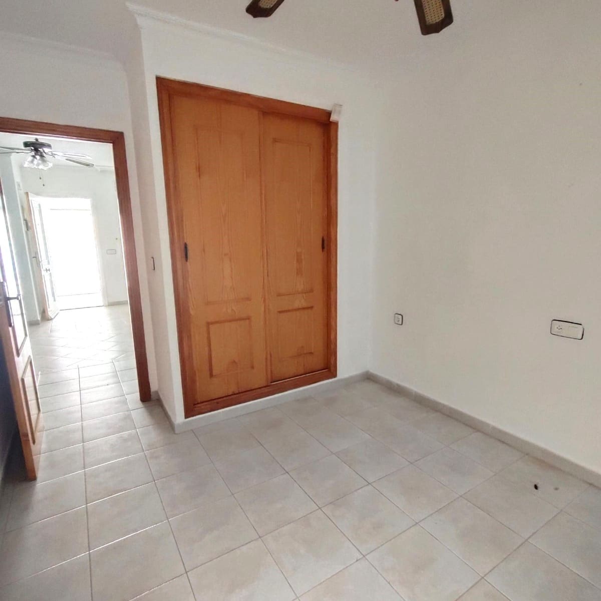 3 quarto Moradia em Banda para venda em La Siesta com piscina - 164 900 € (Ref: 9903831)