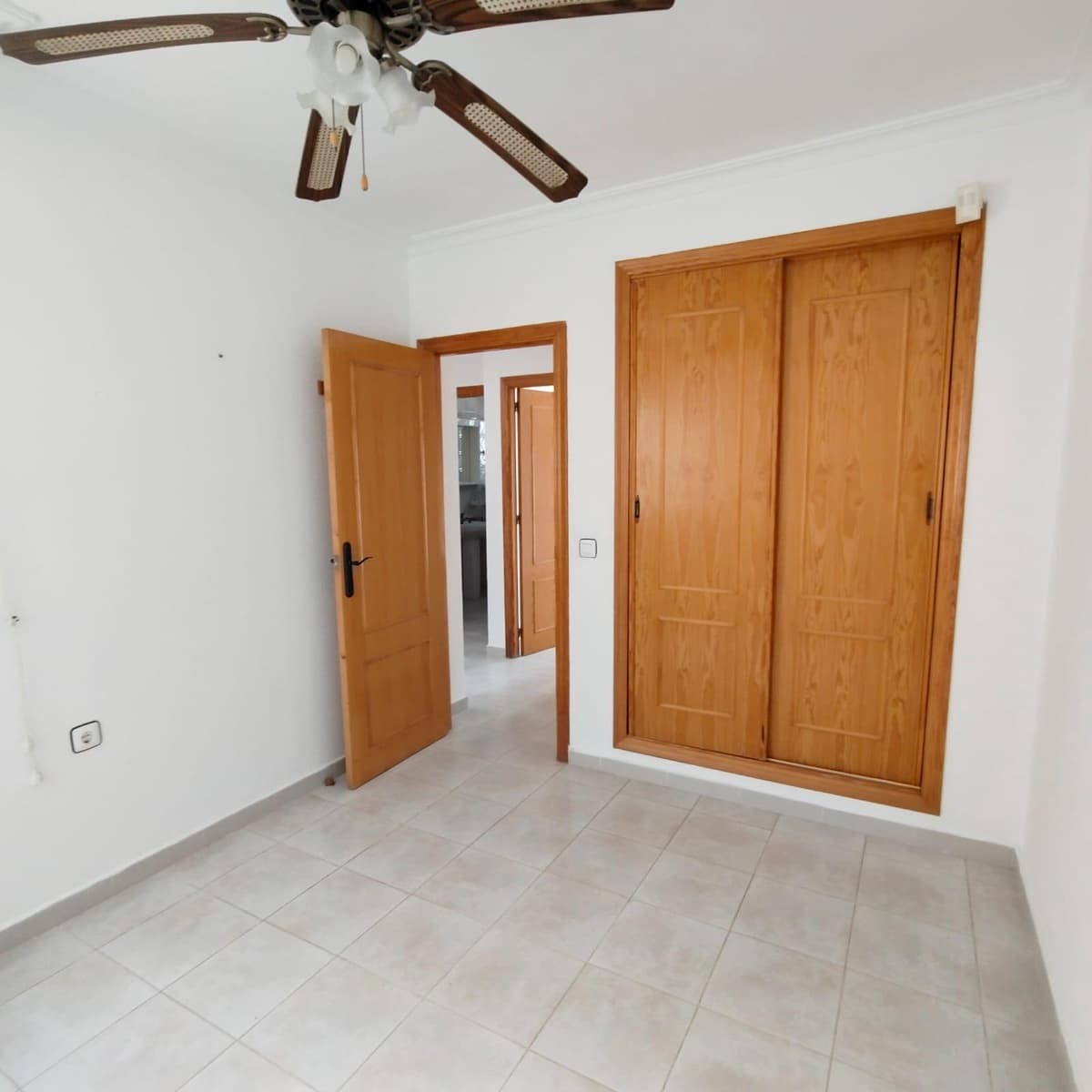 3 quarto Moradia em Banda para venda em La Siesta com piscina - 164 900 € (Ref: 9903831)