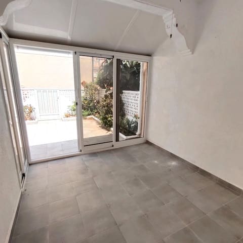3 quarto Moradia em Banda para venda em La Siesta, Torrevieja com piscina - 164 900 € (Ref: 9903831)