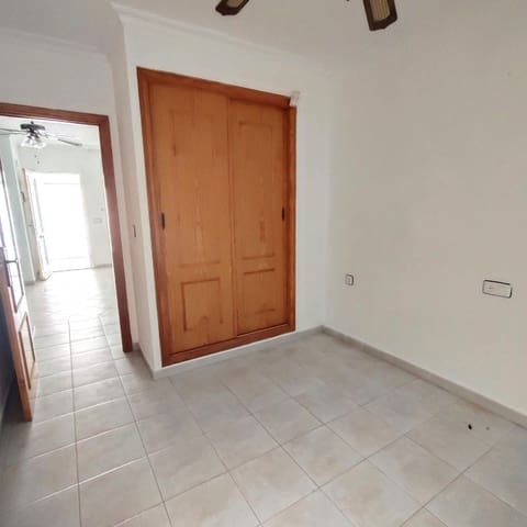 3 quarto Moradia em Banda para venda em La Siesta, Torrevieja com piscina - 164 900 € (Ref: 9903831)