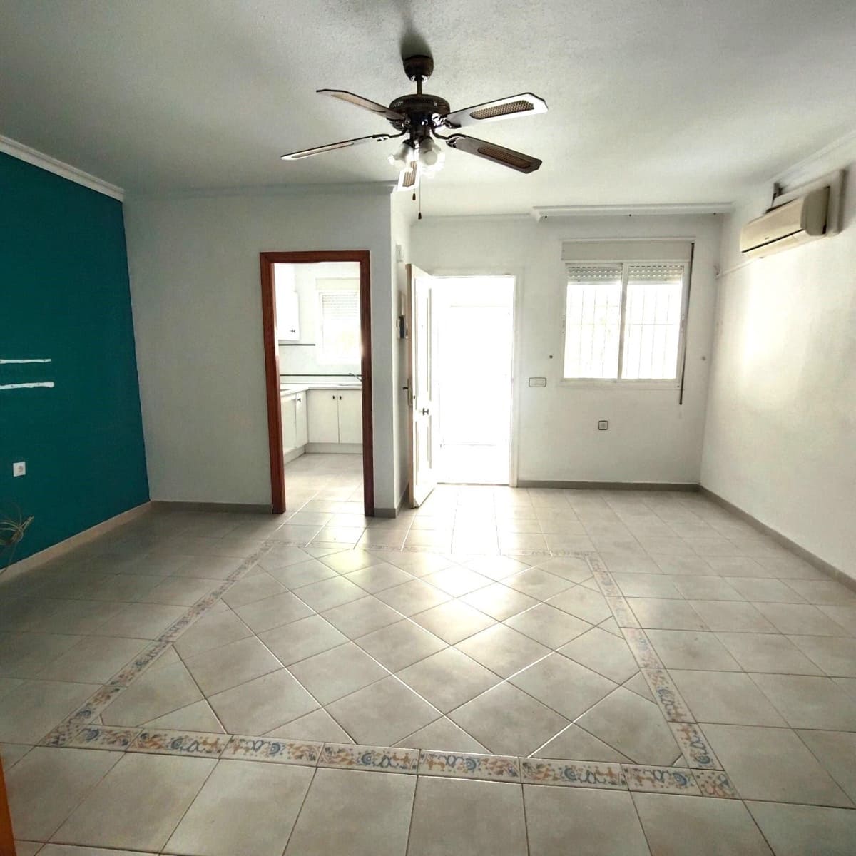 3 quarto Moradia em Banda para venda em La Siesta com piscina - 164 900 € (Ref: 9903831)
