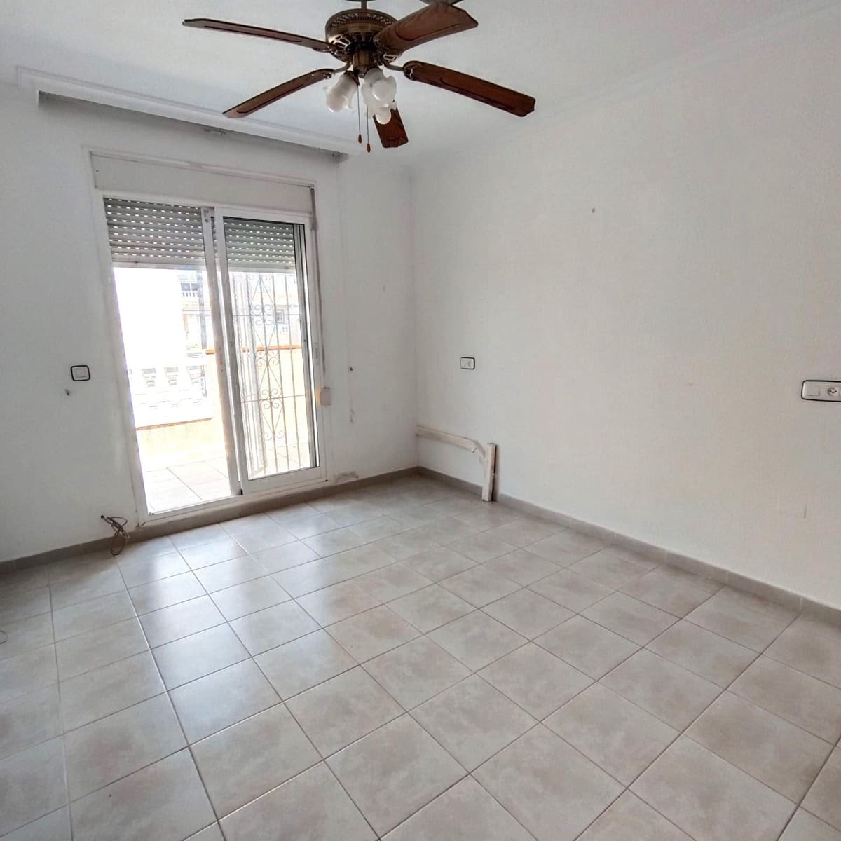3 quarto Moradia em Banda para venda em La Siesta com piscina - 164 900 € (Ref: 9903831)