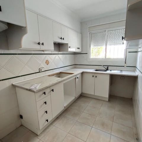 3 quarto Moradia em Banda para venda em La Siesta, Torrevieja com piscina - 164 900 € (Ref: 9903831)