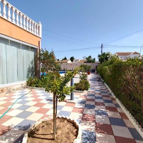 5 sypialnia Willa na sprzedaż w La Siesta, Torrevieja z basenem - 430 000 € (Ref: 9950002)