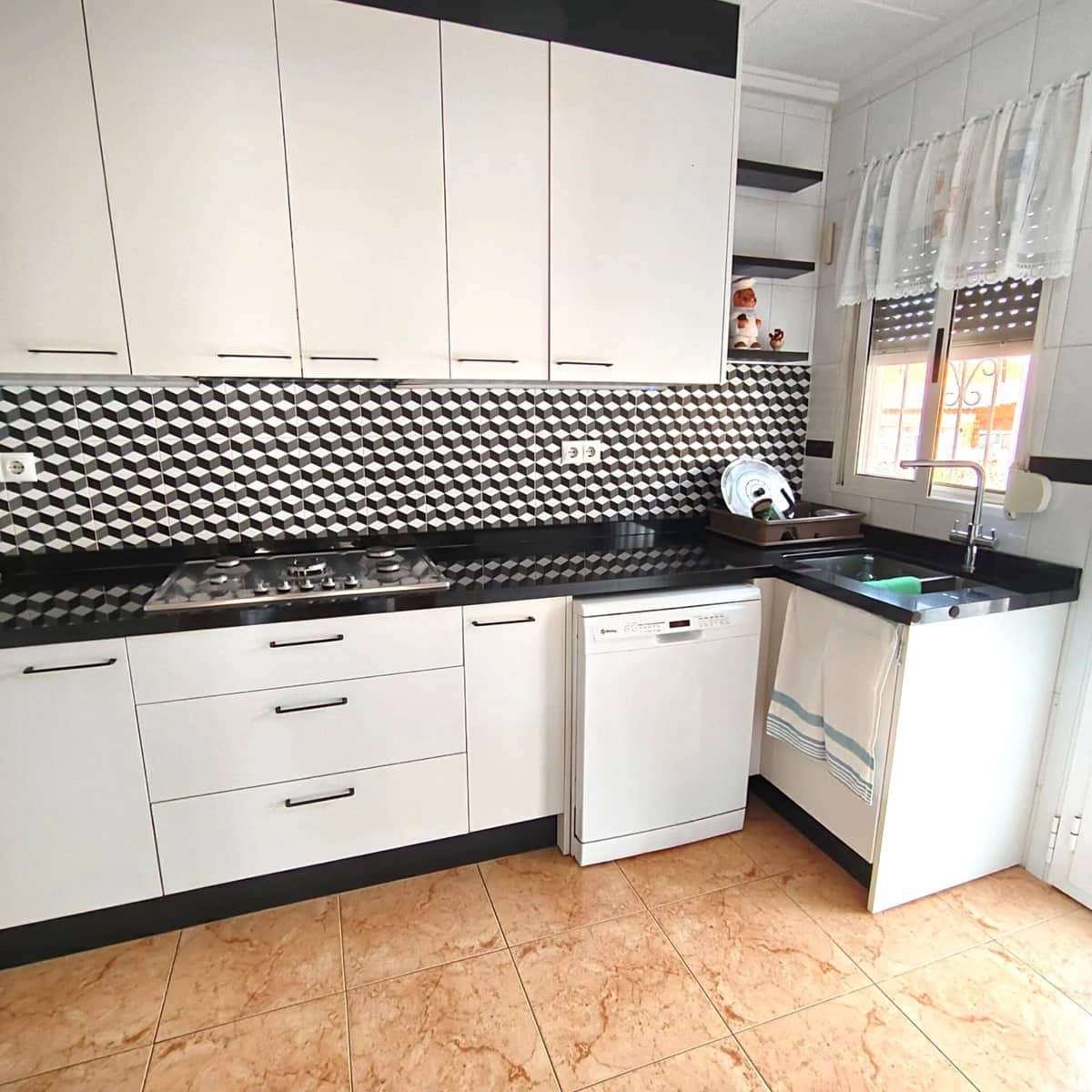 5 sypialnia Willa na sprzedaż w La Siesta z basenem - 430 000 € (Ref: 9950002)