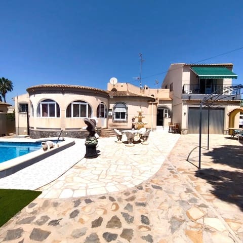 5 slaapkamer Villa te koop in La Siesta, Torrevieja met zwembad garage - € 460.000 (Ref: 9994413)