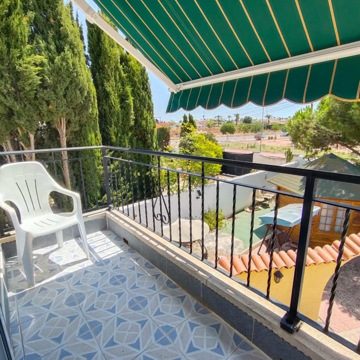 5 slaapkamer Villa te koop in La Siesta met zwembad garage - € 460.000 (Ref: 9994413)