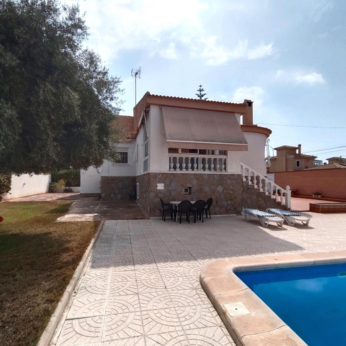5 sypialnia Willa na sprzedaż w Torrevieja z basenem garażem - 399 000 € (Ref: 9999697)