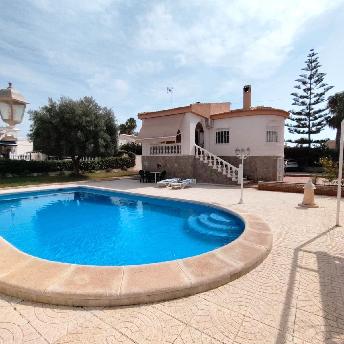 5 sypialnia Willa na sprzedaż w Torrevieja z basenem garażem - 399 000 € (Ref: 9999697)