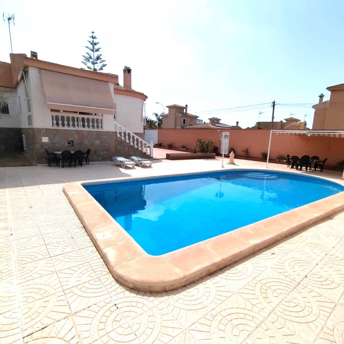 5 sypialnia Willa na sprzedaż w Torrevieja z basenem garażem - 399 000 € (Ref: 9999697)