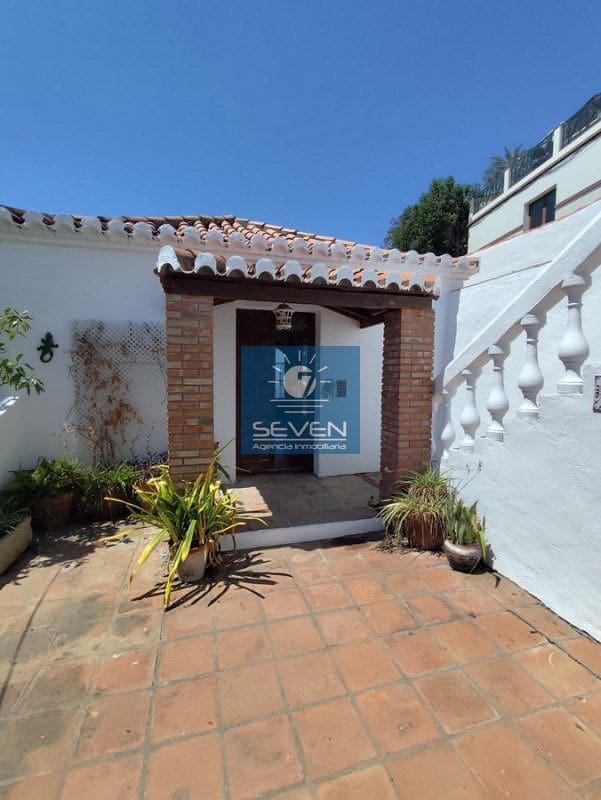 3 slaapkamer Villa te koop in La Herradura met zwembad garage - € 549.000 (Ref: 10037832)