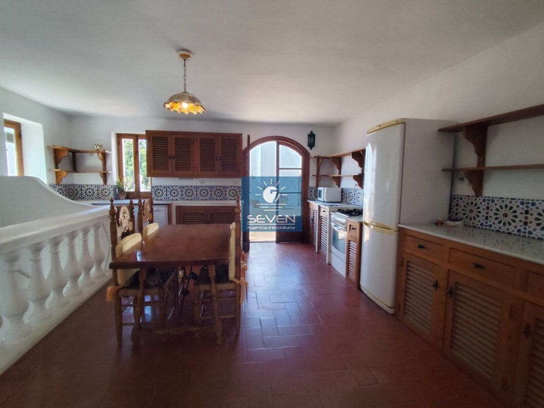 3 slaapkamer Villa te koop in La Herradura met zwembad garage - € 549.000 (Ref: 10037832)