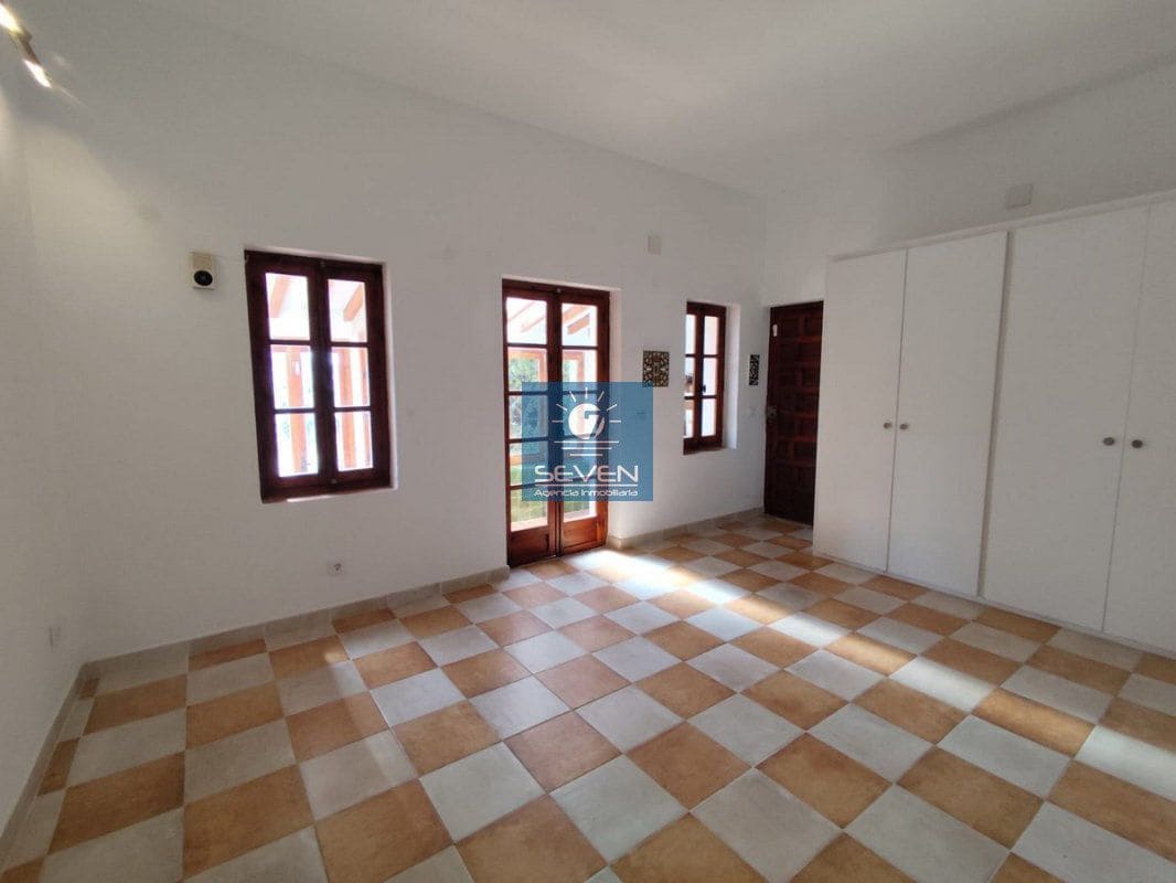 3 slaapkamer Villa te koop in La Herradura met zwembad garage - € 549.000 (Ref: 10037832)