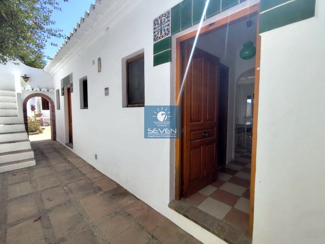 3 slaapkamer Villa te koop in La Herradura met zwembad garage - € 549.000 (Ref: 10037832)