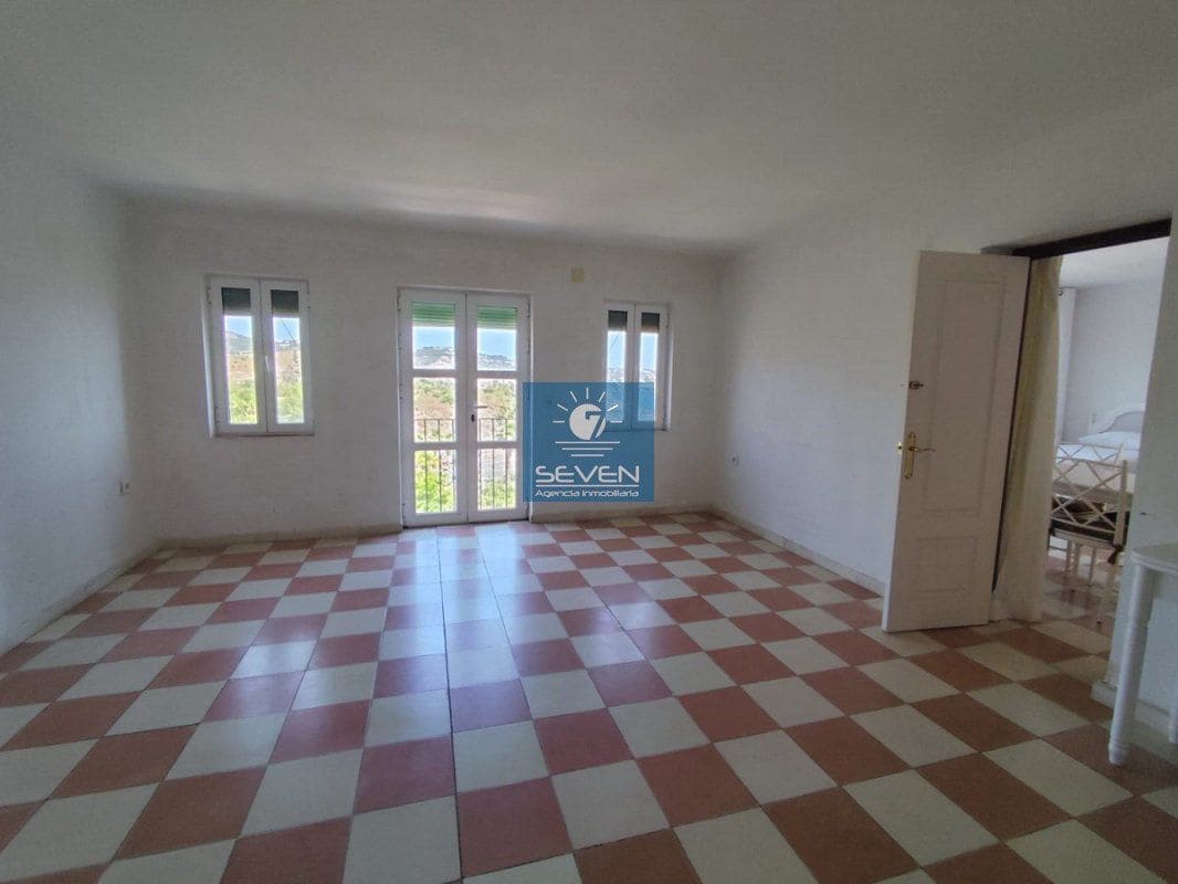 3 slaapkamer Villa te koop in La Herradura met zwembad garage - € 549.000 (Ref: 10037832)