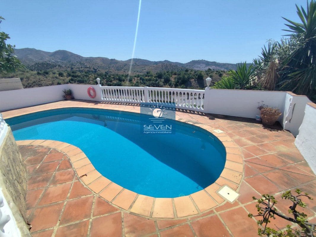 3 slaapkamer Villa te koop in La Herradura met zwembad garage - € 549.000 (Ref: 10037832)