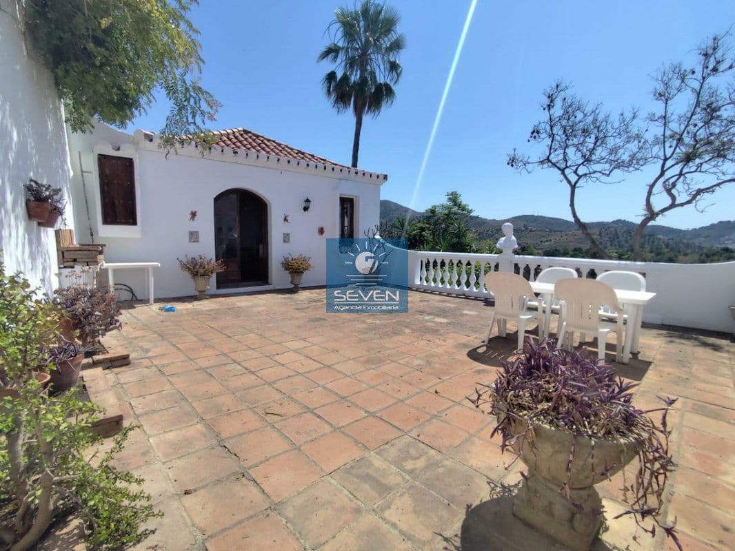 3 slaapkamer Villa te koop in La Herradura met zwembad garage - € 549.000 (Ref: 10037832)