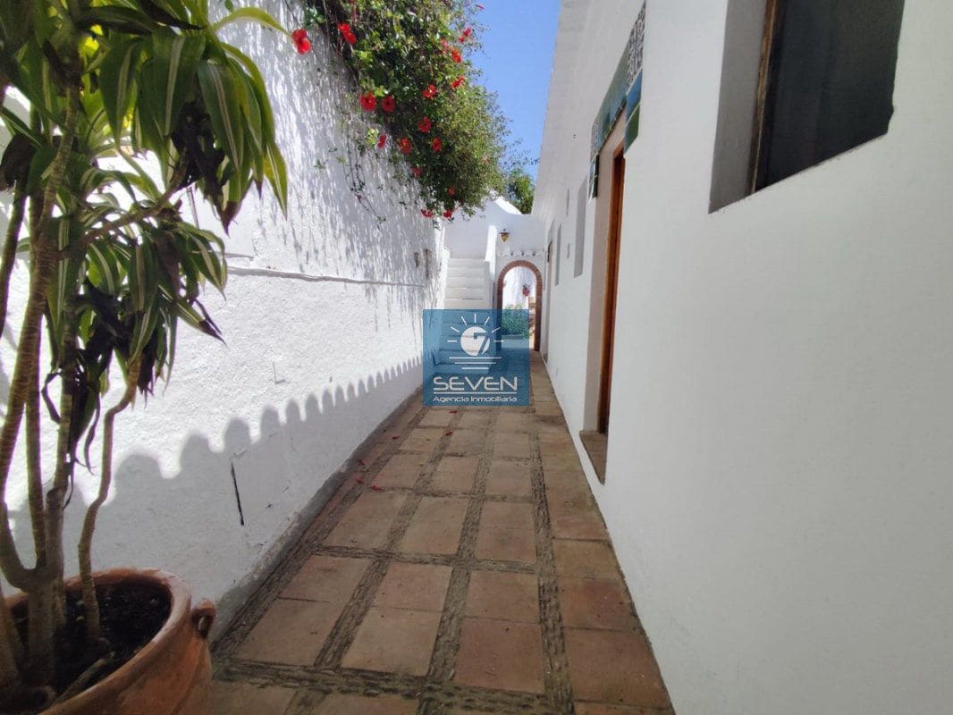3 slaapkamer Villa te koop in La Herradura met zwembad garage - € 549.000 (Ref: 10037832)