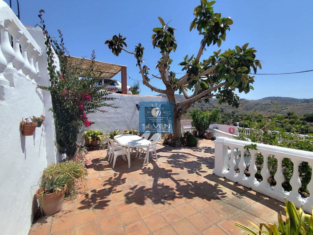 3 slaapkamer Villa te koop in La Herradura met zwembad garage - € 549.000 (Ref: 10037832)