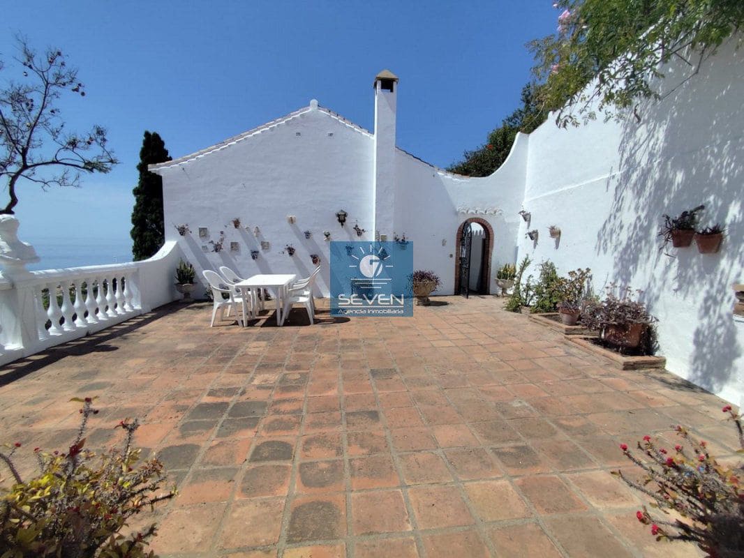 3 slaapkamer Villa te koop in La Herradura met zwembad garage - € 549.000 (Ref: 10037832)
