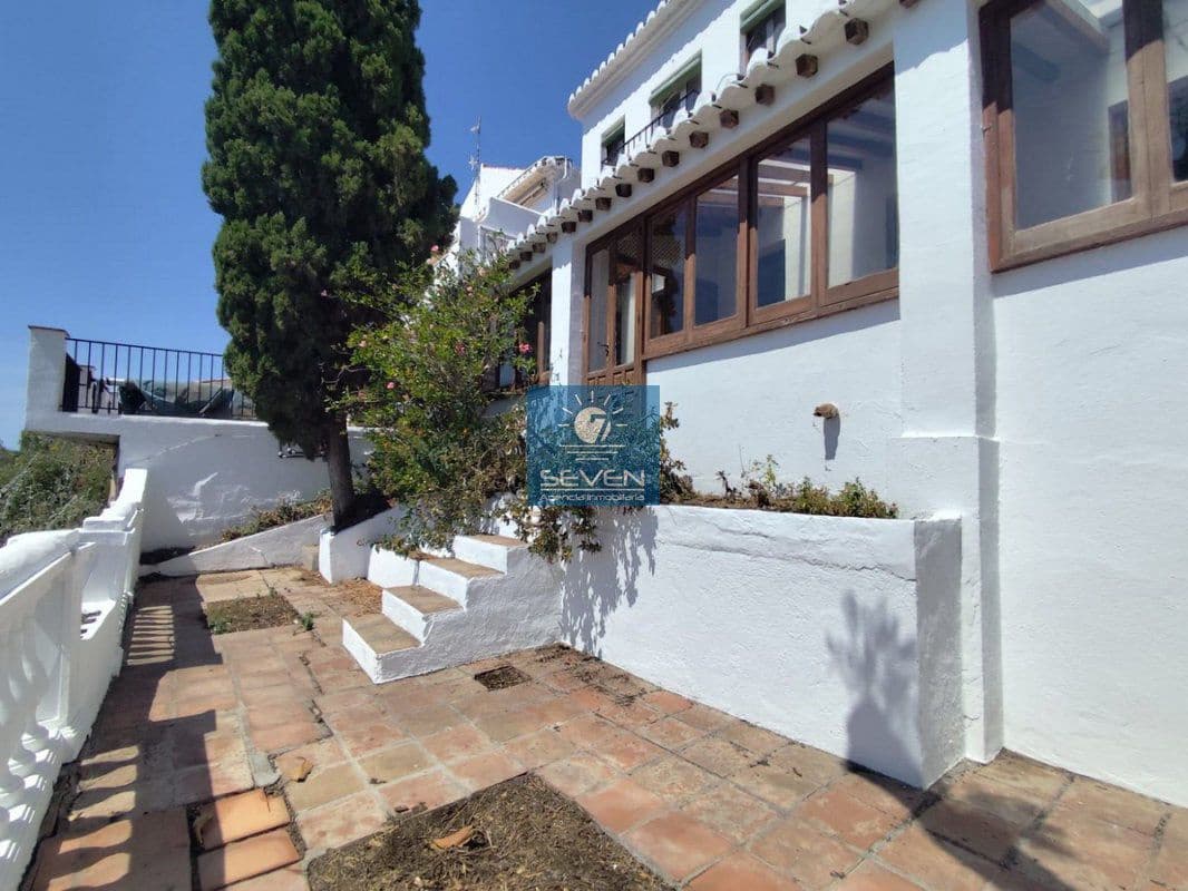 3 slaapkamer Villa te koop in La Herradura met zwembad garage - € 549.000 (Ref: 10037832)