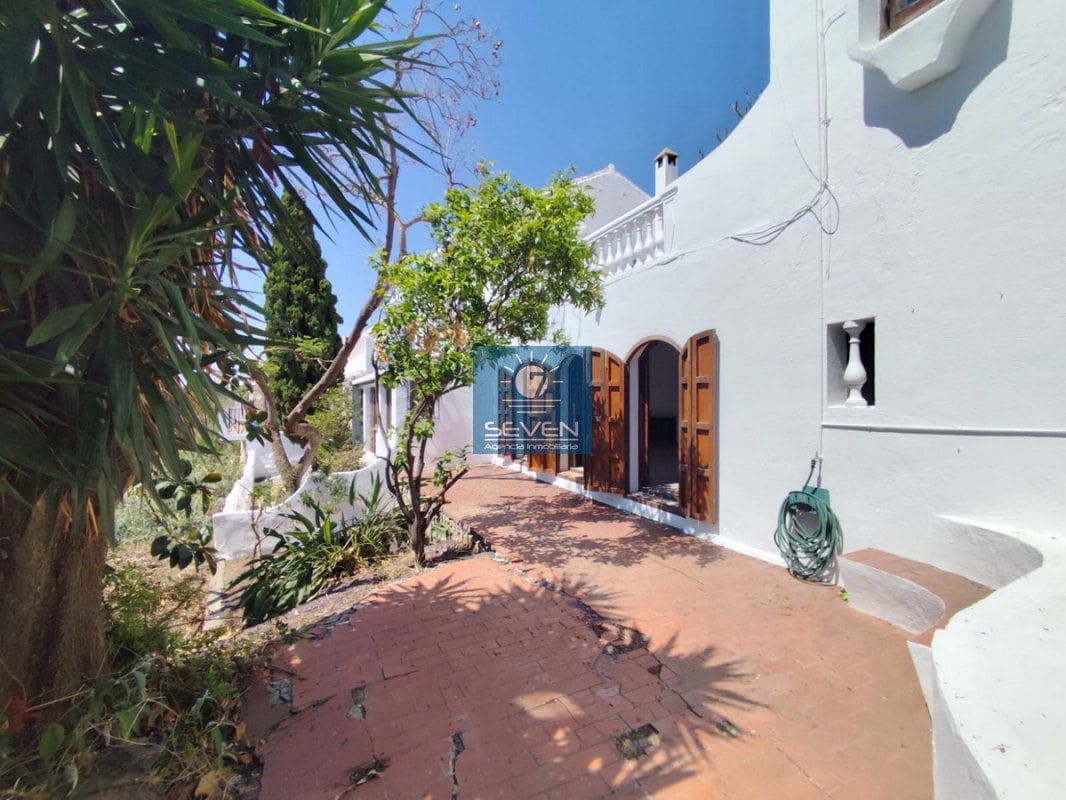 3 slaapkamer Villa te koop in La Herradura met zwembad garage - € 549.000 (Ref: 10037832)