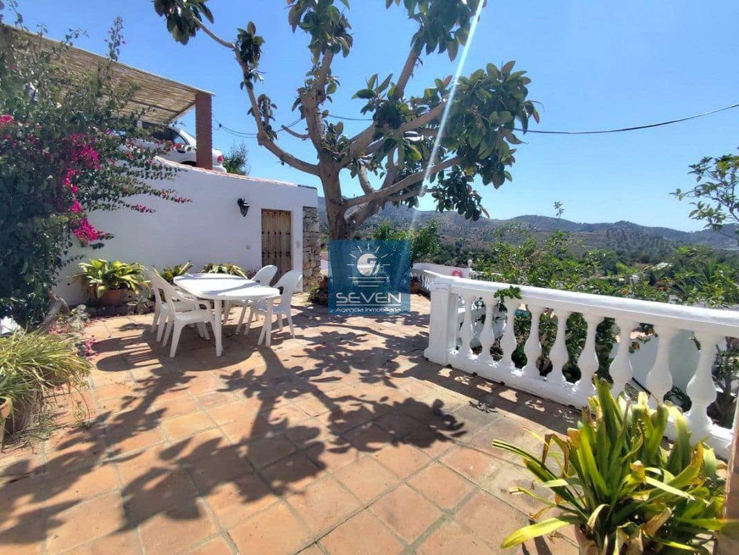 3 slaapkamer Villa te koop in La Herradura met zwembad garage - € 549.000 (Ref: 10037832)