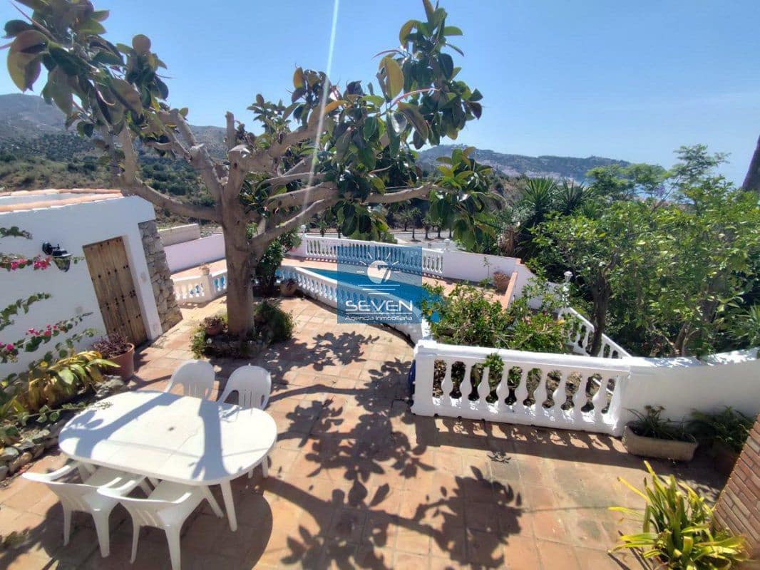 3 slaapkamer Villa te koop in La Herradura met zwembad garage - € 549.000 (Ref: 10037832)