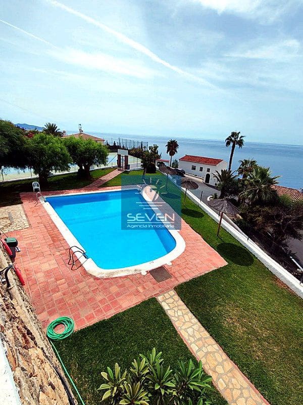 Chalet de 3 habitaciones en Salobreña en venta con piscina garaje - 495.000 € (Ref: 10061672)