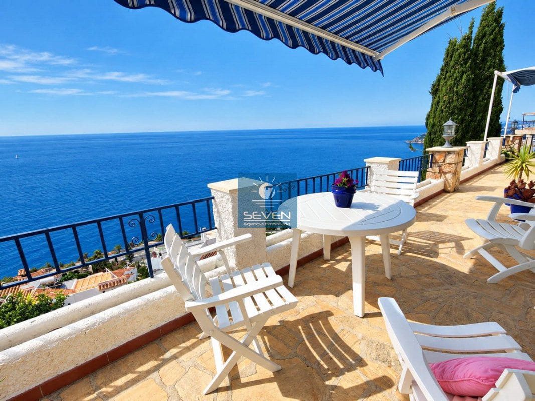 Chalet de 3 habitaciones en Salobreña en venta con piscina garaje - 495.000 € (Ref: 10061672)