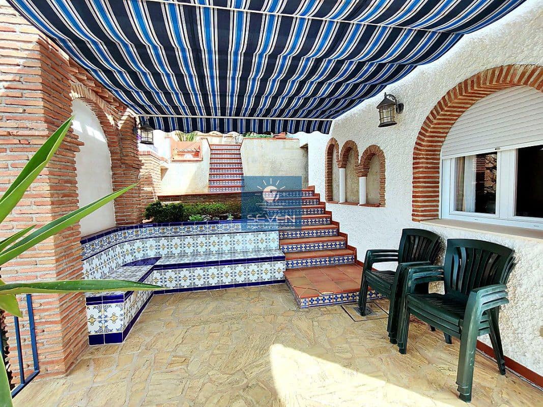 Chalet de 3 habitaciones en Salobreña en venta con piscina garaje - 495.000 € (Ref: 10061672)