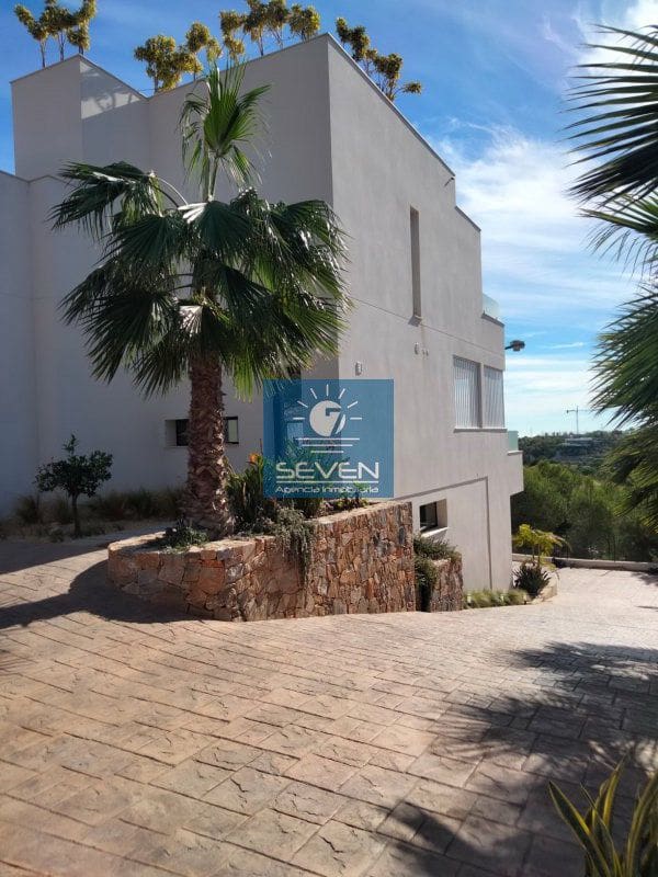 4 makuuhuone Huvila myytävänä paikassa Las Colinas Golf mukana 
autotalli - 2 950 000 € (Ref: 8040474)