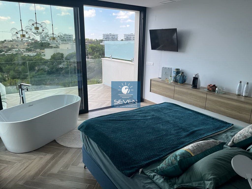 4 makuuhuone Huvila myytävänä paikassa Las Colinas Golf mukana 
autotalli - 2 950 000 € (Ref: 8040474)