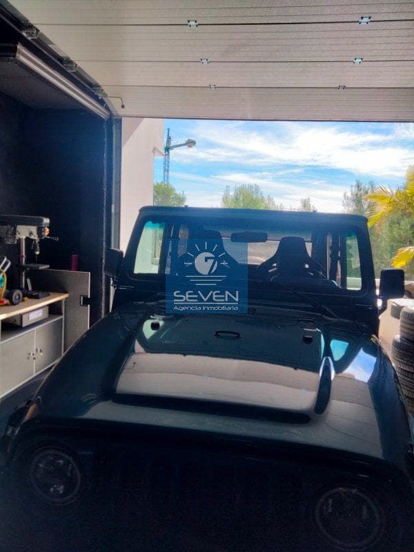 4 makuuhuone Huvila myytävänä paikassa Las Colinas Golf mukana 
autotalli - 2 950 000 € (Ref: 8040474)