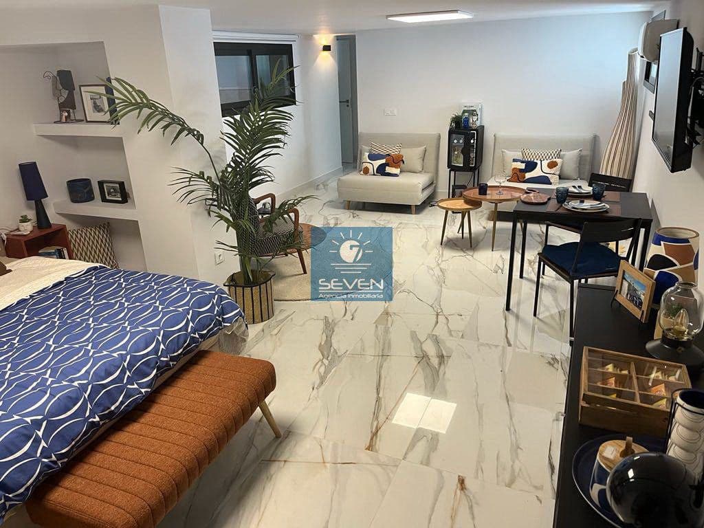 4 makuuhuone Huvila myytävänä paikassa Las Colinas Golf mukana 
autotalli - 2 950 000 € (Ref: 8040474)