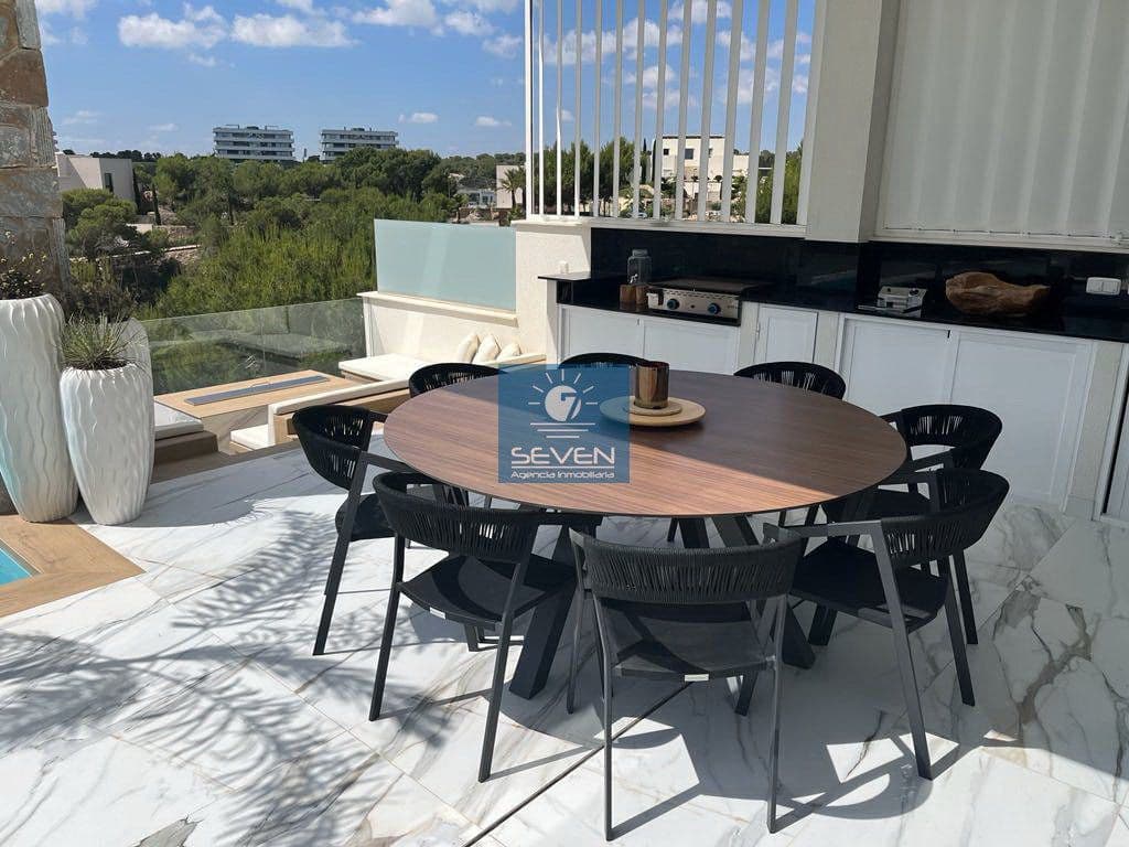 4 makuuhuone Huvila myytävänä paikassa Las Colinas Golf mukana 
autotalli - 2 950 000 € (Ref: 8040474)