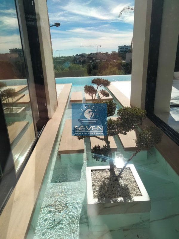 4 makuuhuone Huvila myytävänä paikassa Las Colinas Golf mukana 
autotalli - 2 950 000 € (Ref: 8040474)